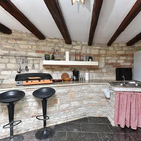 Mit Privatpool Fuer 6 Personen Ca 120 Qm In Paradiz Bei Vodnjan, Istrien Suedkueste Von Istrien *