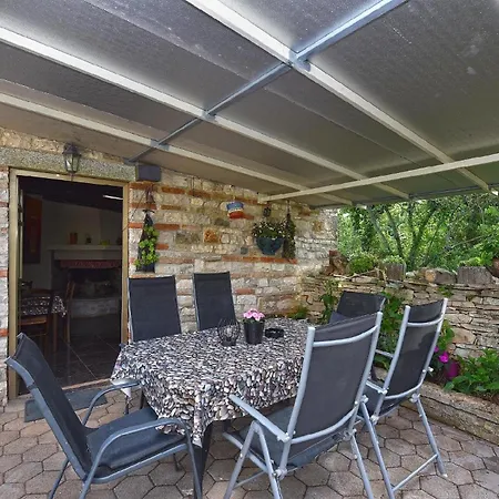 Mit Privatpool Fuer 6 Personen Ca 120 Qm In Paradiz Bei Vodnjan, Istrien Suedkueste Von Istrien Vodnjan