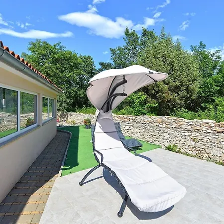 Mit Privatpool Fuer 6 Personen Ca 120 Qm In Paradiz Bei Vodnjan, Istrien Suedkueste Von Istrien *