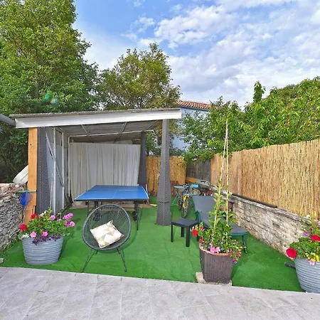 Mit Privatpool Fuer 6 Personen Ca 120 Qm In Paradiz Bei Vodnjan, Istrien Suedkueste Von Istrien * Vodnjan