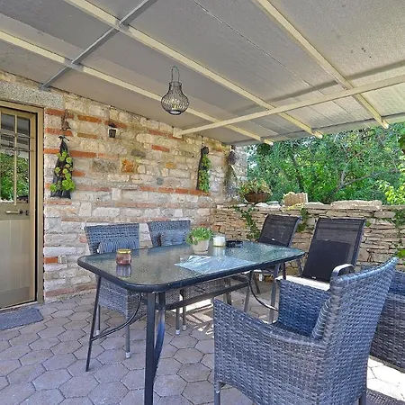 Mit Privatpool Fuer 6 Personen Ca 120 Qm In Paradiz Bei Vodnjan, Istrien Suedkueste Von Istrien Holiday home Vodnjan