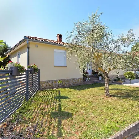 Mit Privatpool Fuer 6 Personen Ca 120 Qm In Paradiz Bei Vodnjan, Istrien Suedkueste Von Istrien Holiday home