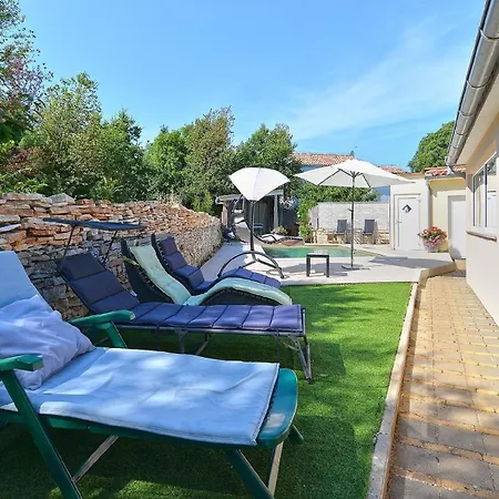 Mit Privatpool Fuer 6 Personen Ca 120 Qm In Paradiz Bei Vodnjan, Istrien Suedkueste Von Istrien
